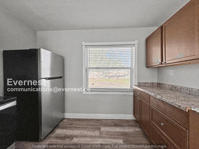 Foto del edificio - 4 Bed, 2 Bath Home with Off-Street Parking / Pet-Friendly / Available Now!