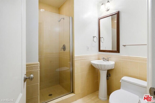 Foto del edificio - 3 br, 3.5 bath Condo - 9233 Doheny Rd 1