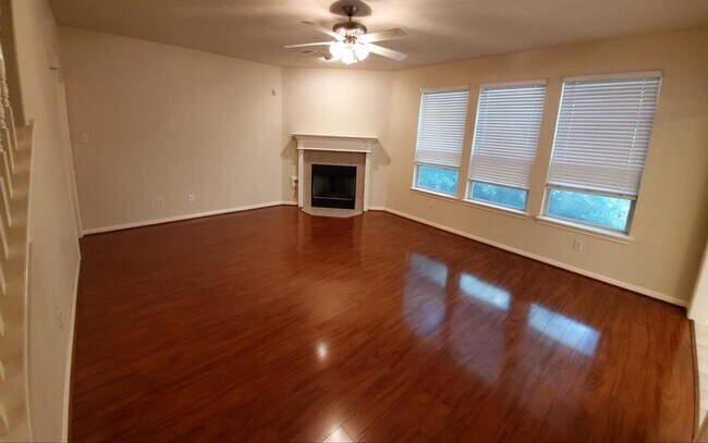 Foto del edificio - 3522 White Oak Point Dr
