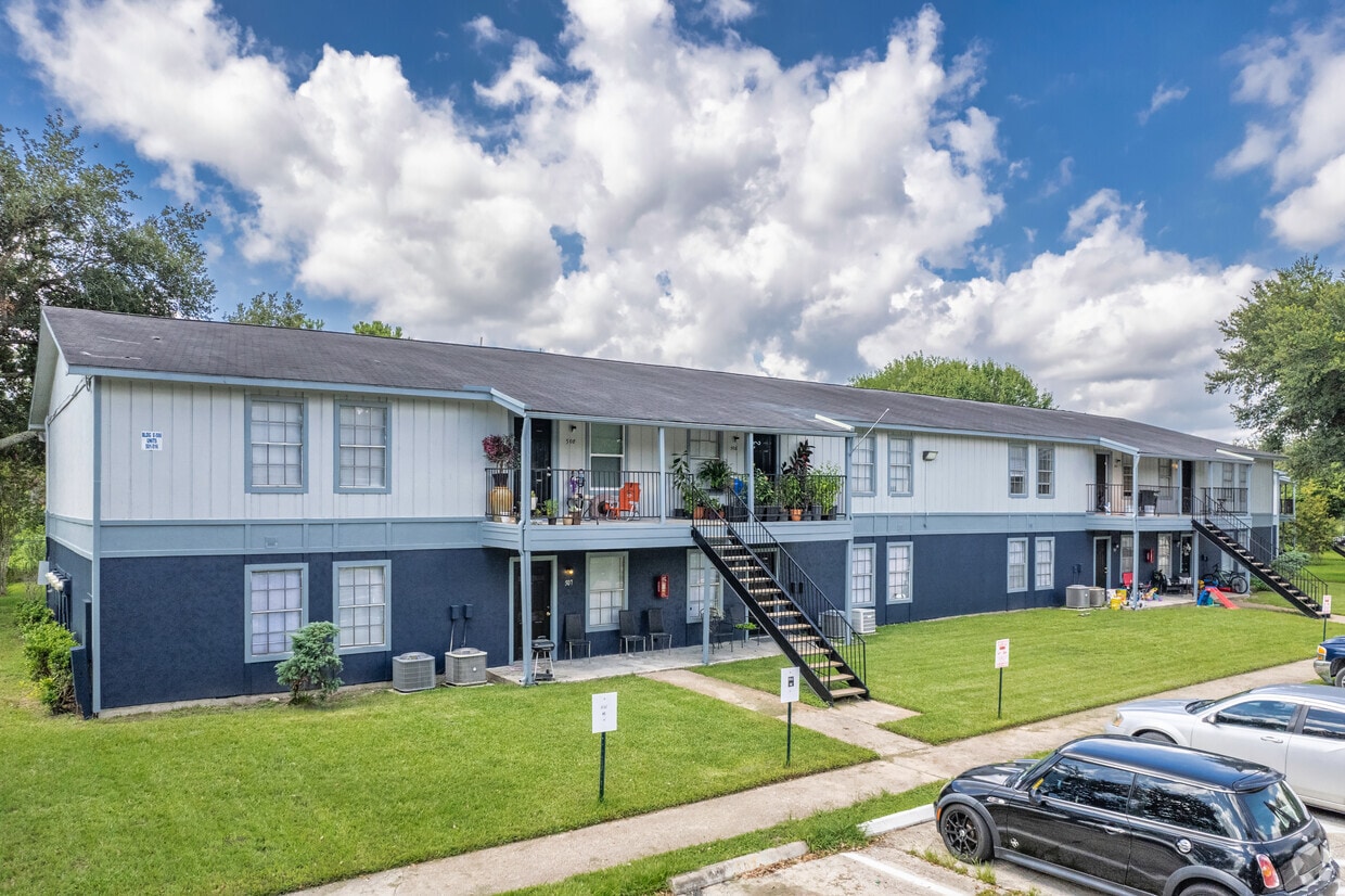Foto principal - Whisper Oaks Apartments