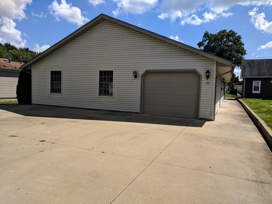 Foto principal - 137 11th St NE