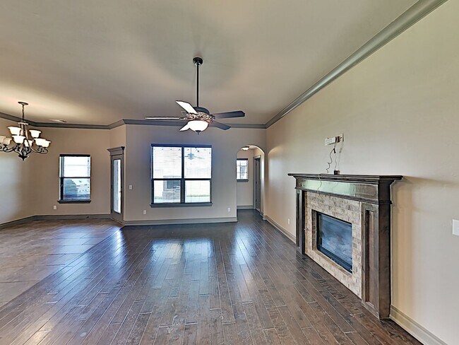 Building Photo - Beautiful 4 Bedroom 2.5 Bathroom Home with...