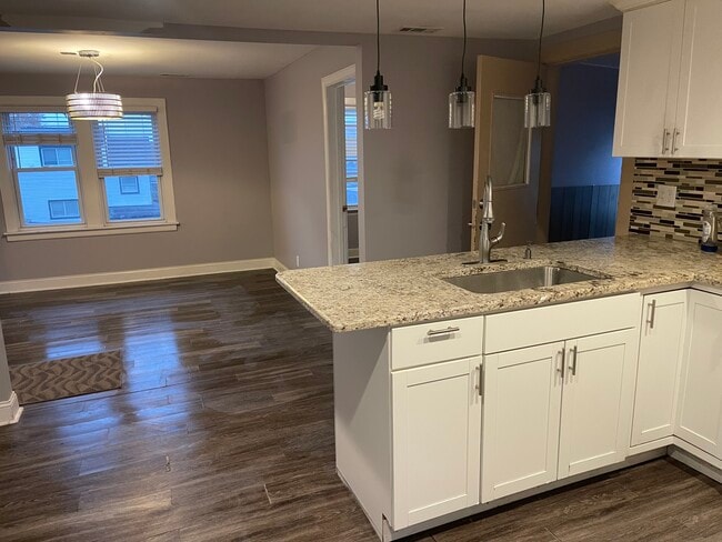 Building Photo - 2913 N Narragansett Ave