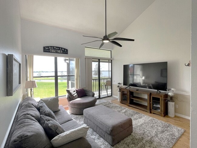 Foto del edificio - 2/2 Winterset FULLY FURNISHED Townhome!