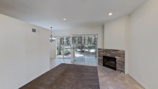 Foto del edificio - Coming Soon: Charming 2 Bed 2 Bath Condo i...