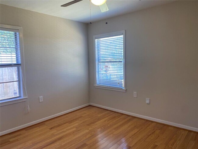 Foto del edificio - CUTE 3 BEDROOM, 2 BATHROOM HOME IN FISH VI...