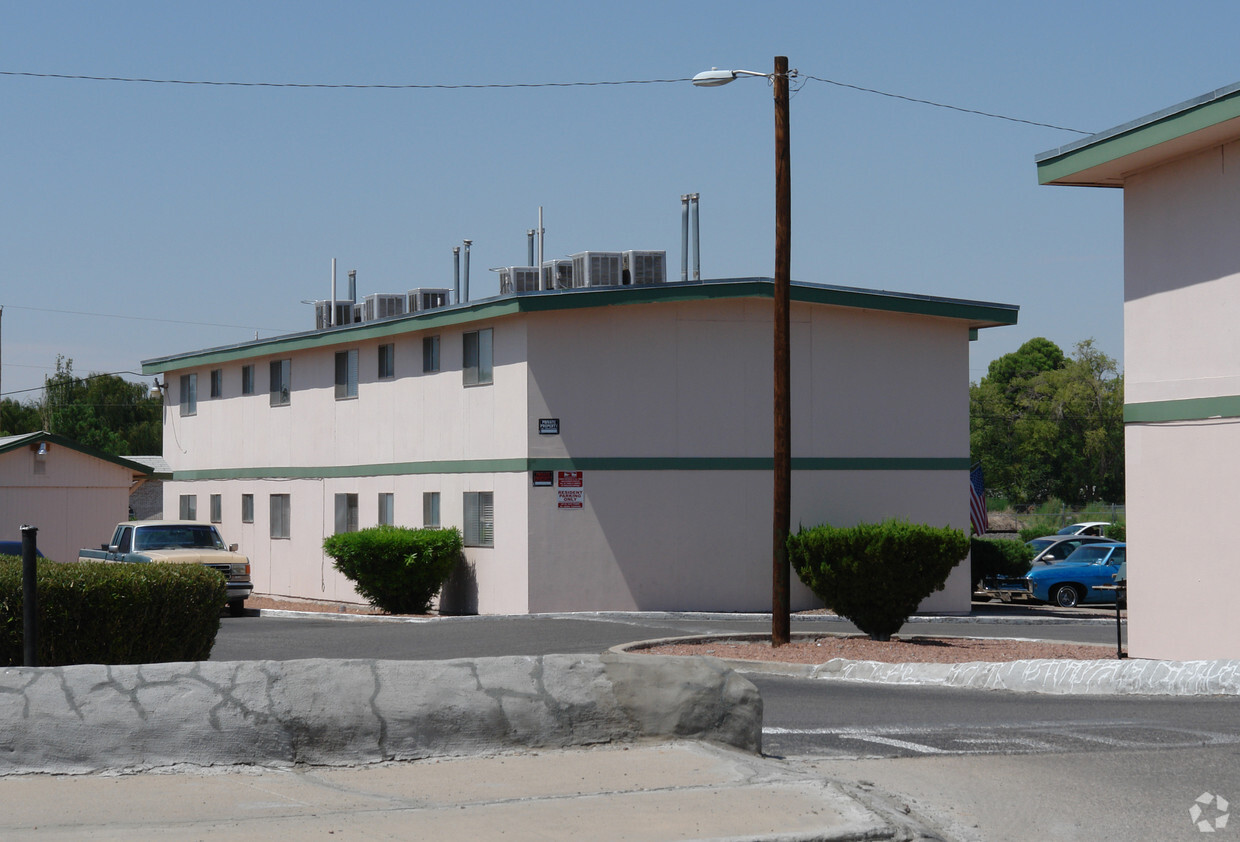 Building Photo - The Doniphan Apartments