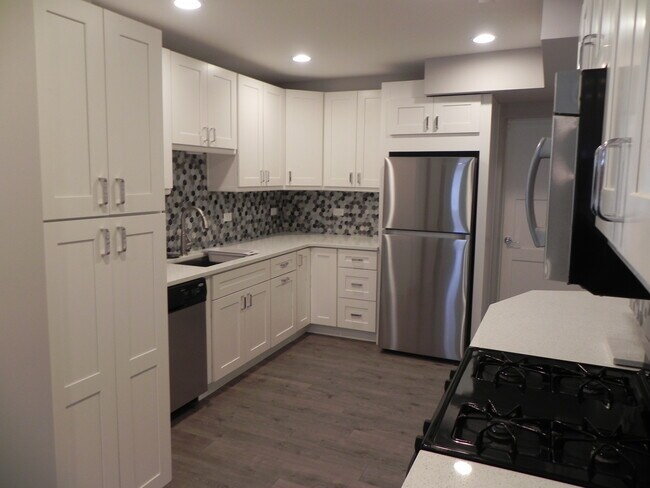 Foto del edificio - 2548 W Superior St