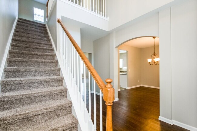 Foto del edificio - 618 Brookwater Dr