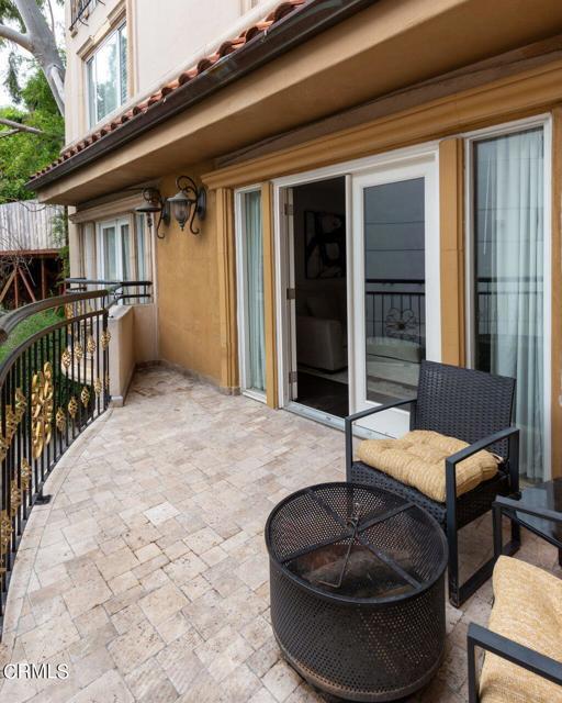 Building Photo - 3401 Barham Blvd