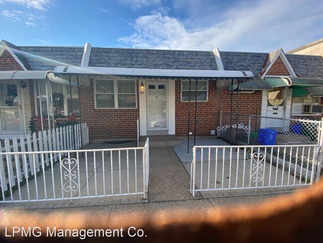 Building Photo - 2820 S Hutchinson St