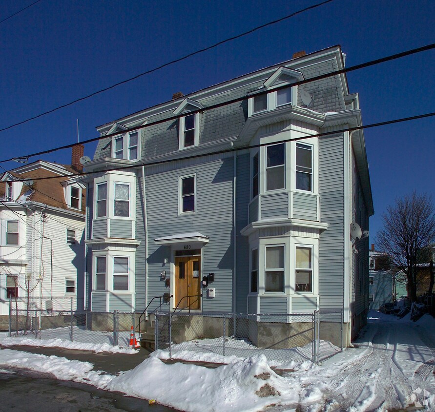 Building Photo - 680 3rd St