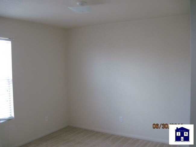 Building Photo - Come Start Your Family Off Right Here!