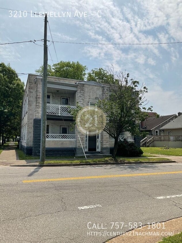 Photo - 3210 Llewellyn Ave-C