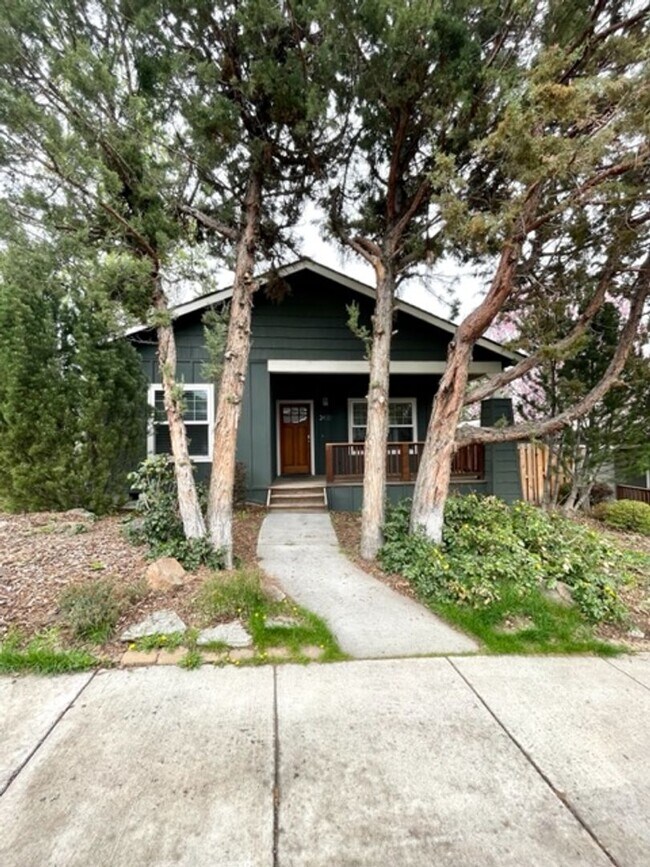 Building Photo - 2430 NW Awbrey Rd