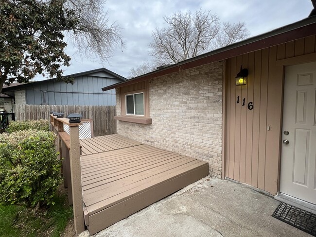 Building Photo - 116 Meadow Lark