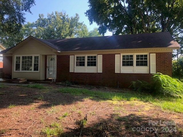 Foto principal - 5806 Hillcrest Cir