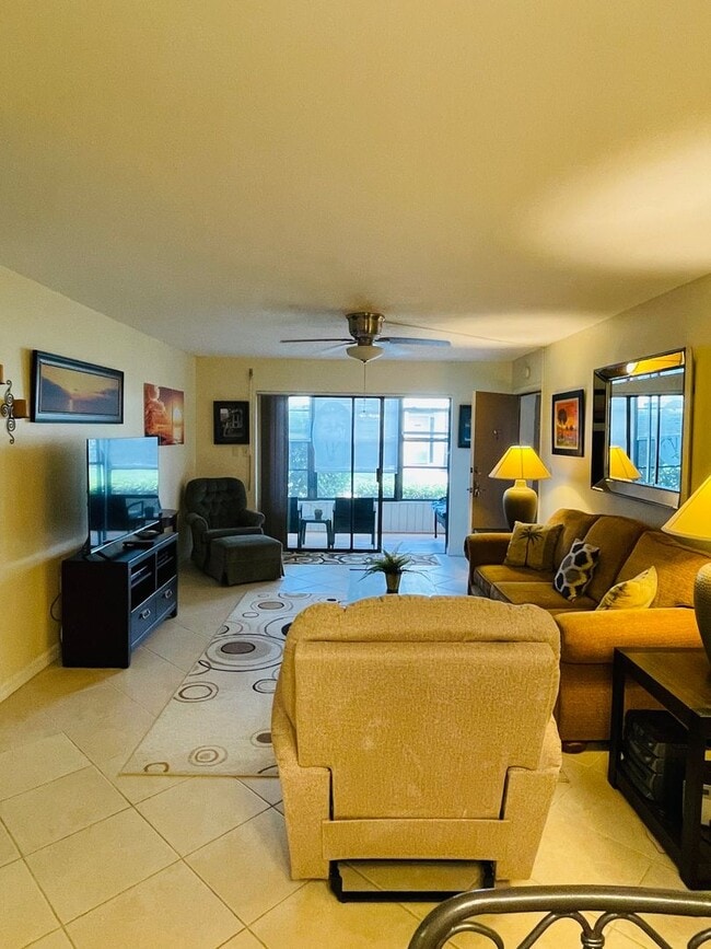 Building Photo - Palm Colony Indialantic, ground floor full furnished unit