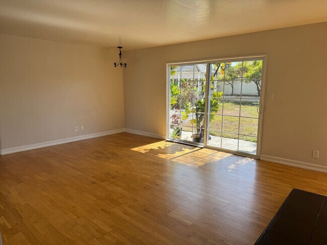 Foto del edificio - 7025 Madrone Ave