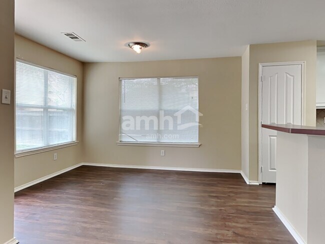 Foto del edificio - 409 Westmere Ct
