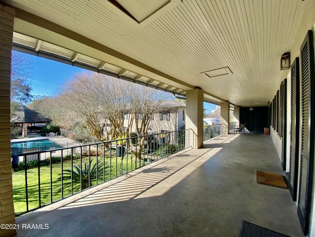 Building Photo - 213 Bendel Rd