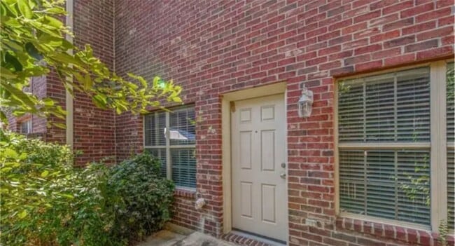 Building Photo - 318 Forest Dr Loop