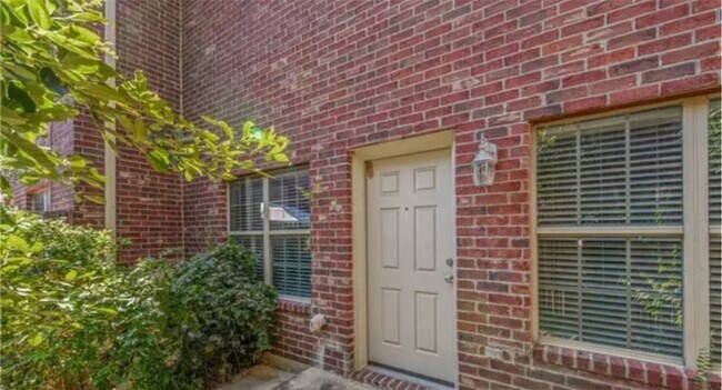 Foto del edificio - 318 Forest Dr Loop