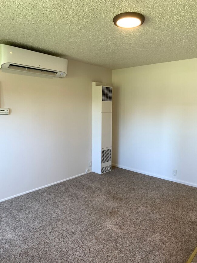 Foto del edificio - 1595-1597 Cloverlawn Dr