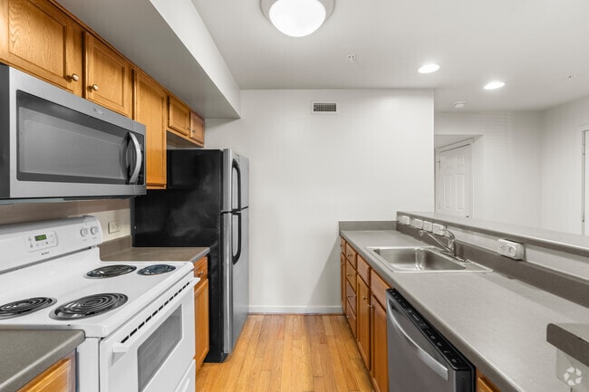 3BR, 2BA - 1,420SF - Kitchen - Venable Court Apartments