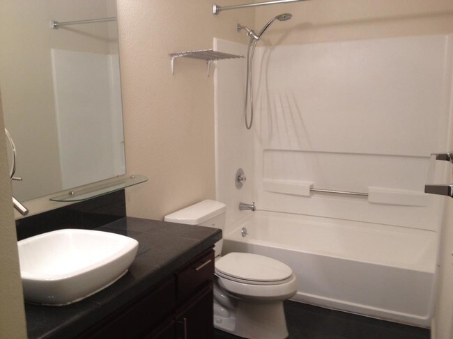 Foto del edificio - 1234 Stanhope Ln