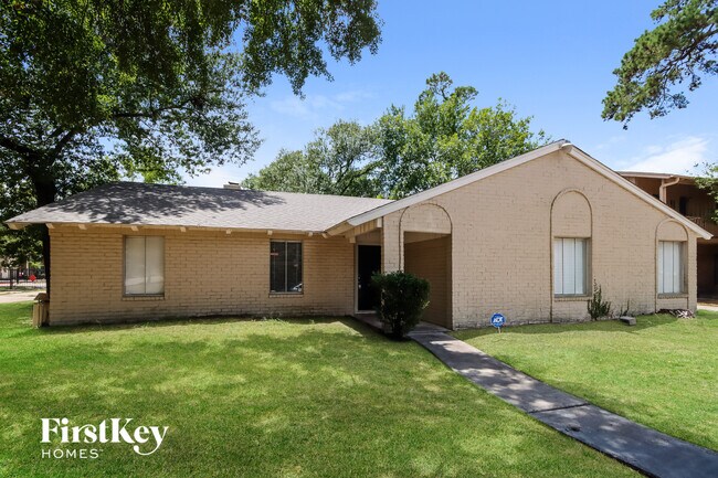 Building Photo - 5603 Sheraton Oaks Dr