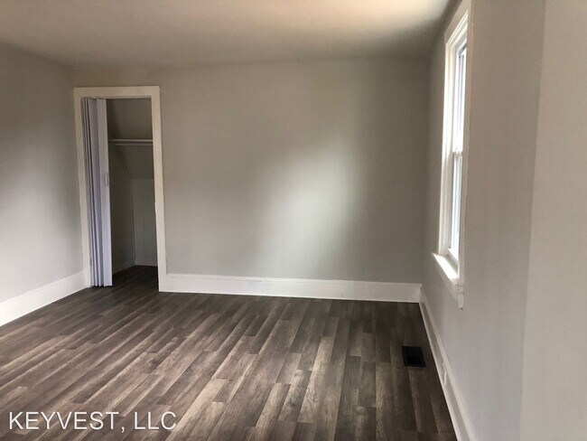 Foto del edificio - 3 br, 1 bath House - 830 Longwood Ave