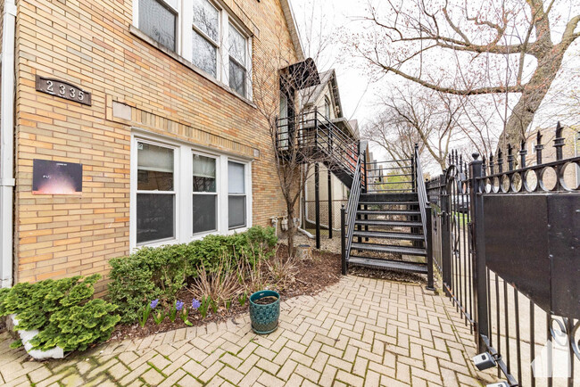 Foto del edificio - 2335 W Moffat St