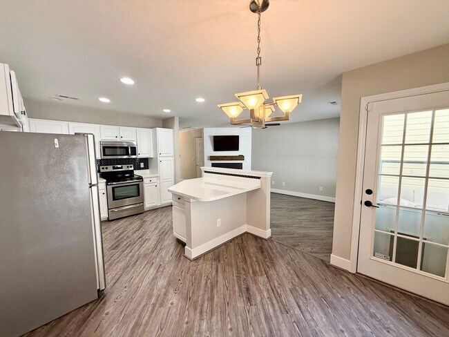 Foto del edificio - Beautiful 2 Bedroom, 2.5 Bath Townhome in St. Andrews at Stoney Creek – Golf Course Community, Wh...
