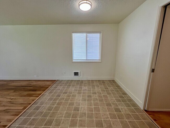 Foto del edificio - Charming 2-Bedroom Apartment in SE Portland!
