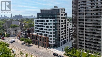 Building Photo - 664 Spadina Ave.