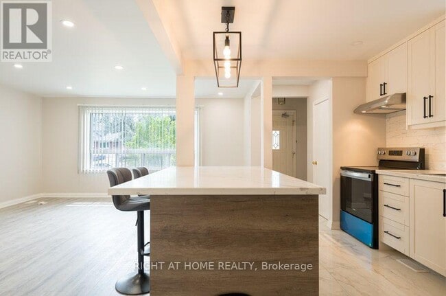 Building Photo - 6 Bellvare Crescent