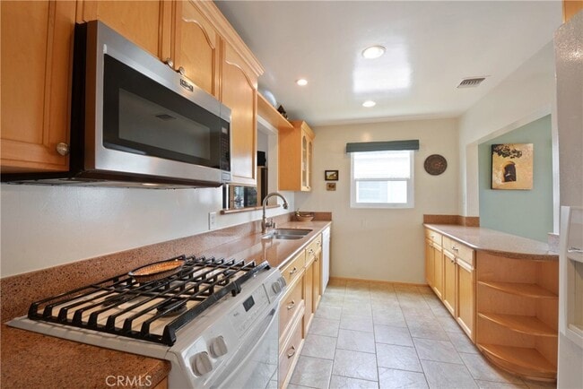 Building Photo - 3768 Conquista Ave
