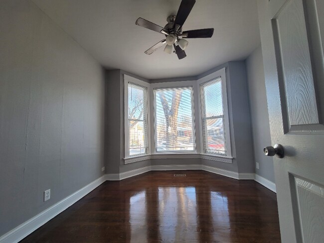 Building Photo - 7634 S Drexel Ave