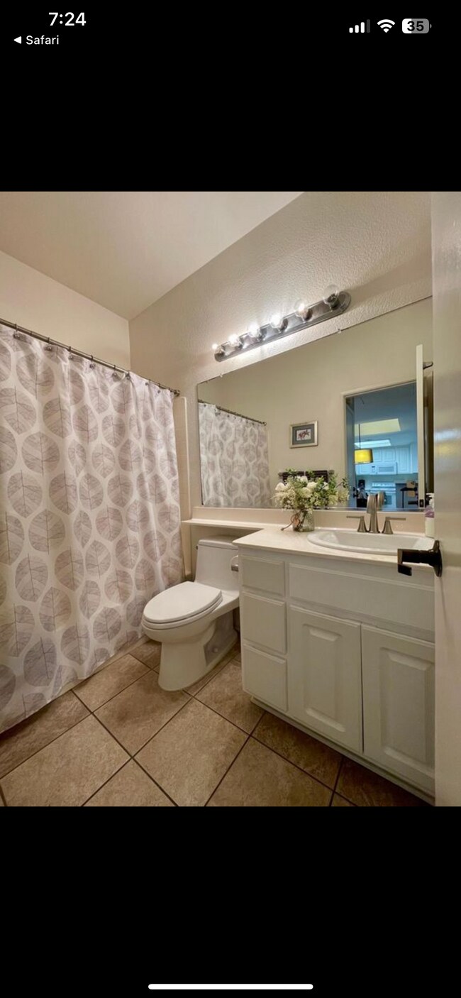 Foto del edificio - 2220 Camino de la Reina