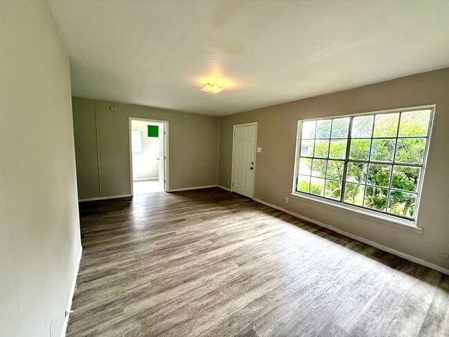Building Photo - 4-Bedroom in Skyline Park