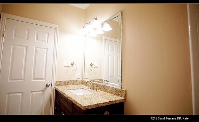 Foto del edificio - 4215 Sand Terrace Dr