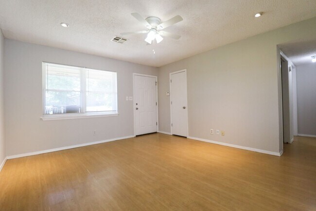 Building Photo - 2 Bed / 1 Bath in Glenpool!