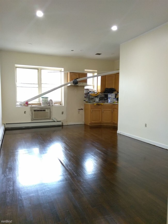 Building Photo - 1161 Greene Ave