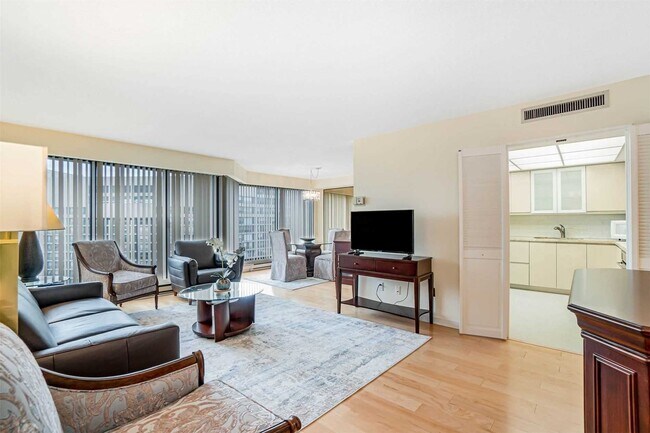 Photo du bâtiment - 55-3355 Harbour Square
