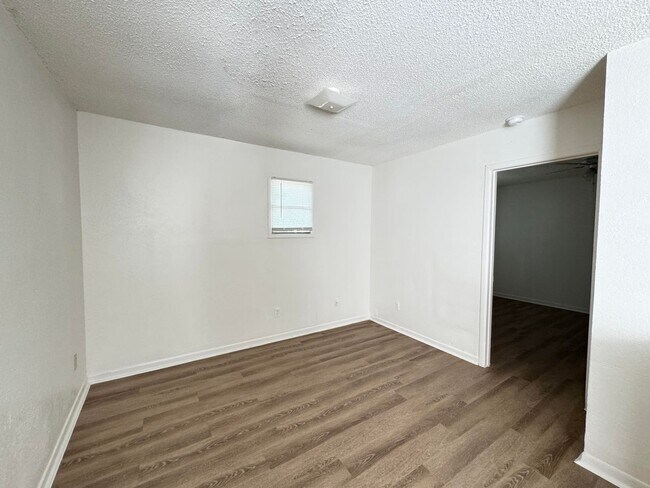 Foto del edificio - 306 W Valley Rd