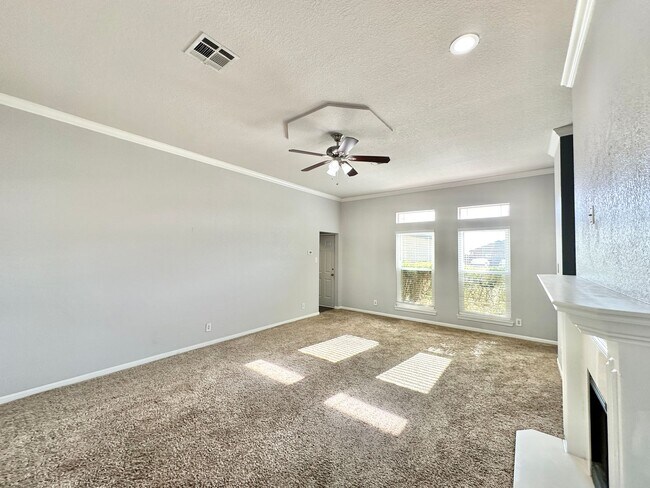 Foto del edificio - Price Drop!  Viewable NOW  Pets Accepted!