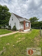 Building Photo - 606 S Fairview Ave