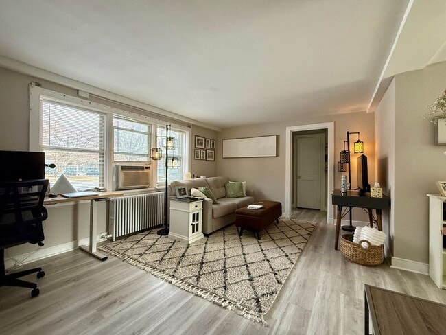 Building Photo - 1400 Kenmore Ave