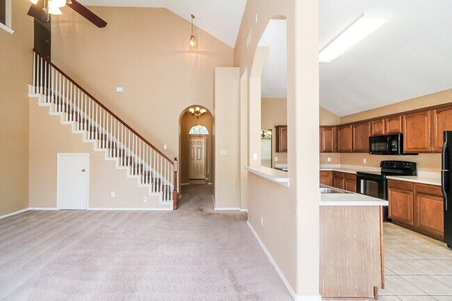 Building Photo - 1112 Canyon Ridge Dr